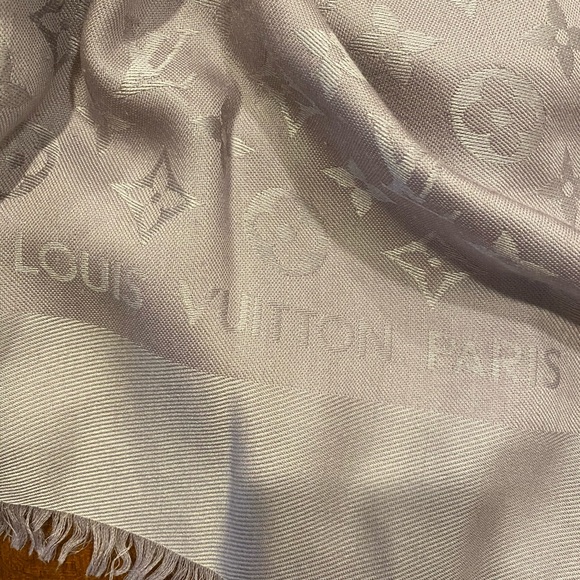 Authentic Louis Vuitton Monogram Scarf - Picture 12 of 14